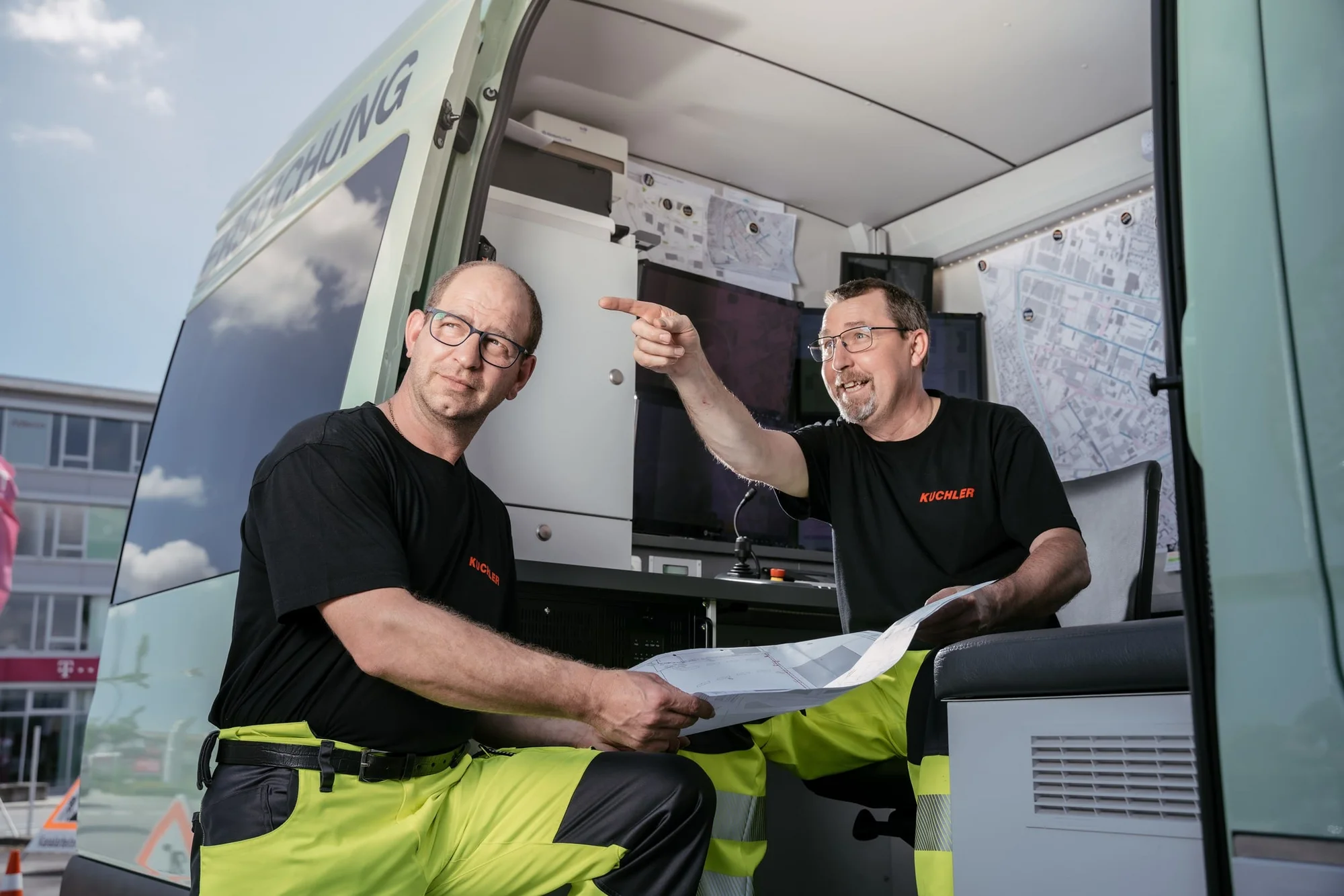 Kranarbeiten mit Schalengreifer für Sand und Kies